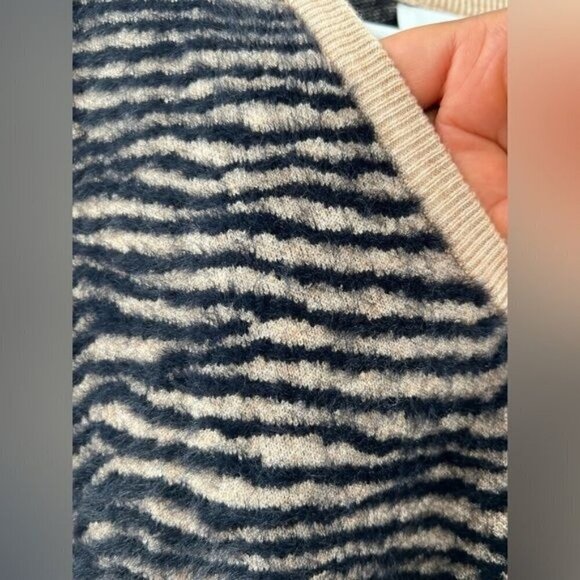 ASTR the label pullover sweater tiger animal print long sleeve size M - Picture 9 of 12